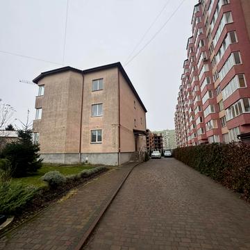 Богдана-Ігора Антонича вул., 3