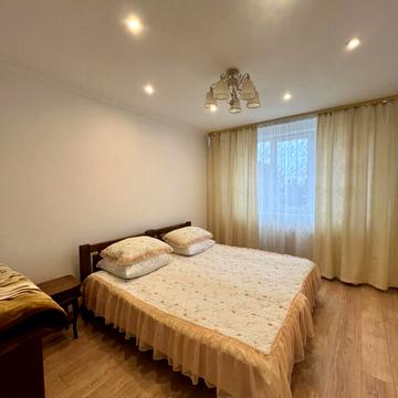 Князя Святослава пл., 5