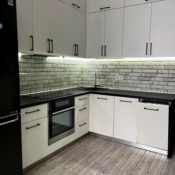 Братська вул., 12