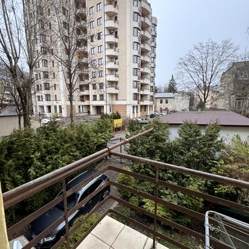 Максима Рильського вул., 8