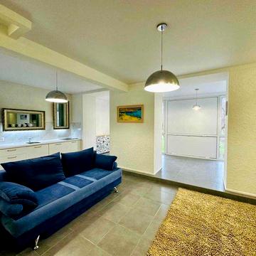 Ексклюзивна двокімнатна квартира після ремонту,зі своїм гаражем.