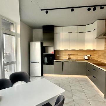 Вячеслава Чорновола просп. (), 77