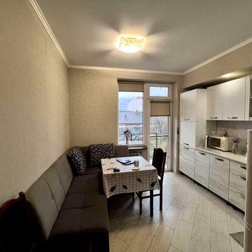 Продаж 1 кім., центр Новака — тиха вулиця, газове опалення.