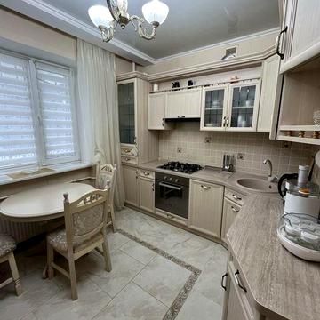 Продам 3-комн. квартиру. Центр. Автономне опалення