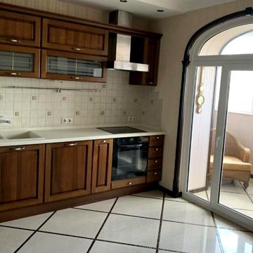 Миколи Амосова вул., 4