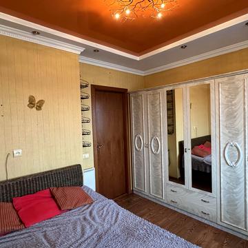 Академіка Корольова просп., 12