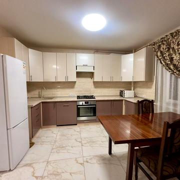 Оренда 3-кімн. квартири по вул.Небесної Сотні