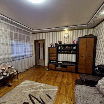 Продається частина будинку , як 3 к.квартира в Озерному.