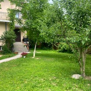 Оренда двоповерхового будинка