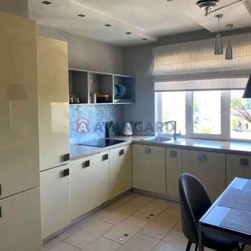 Простора 5к квартира біля метро Теремки