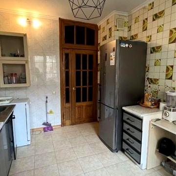 Продаж 3-к квартири вул. Срібнокільська 22а. Осокорки 5 хв пішки.