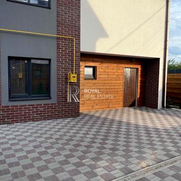 Молодіжна вул., 48