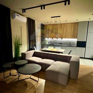 Квітневий пров., 8