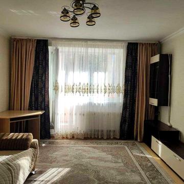 Оренда 3 км кв в районі базару на першому поверсі з автономним опал