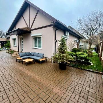 Оренда затишного будинку, район Троіцького собору