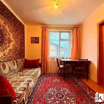 Особняк з гаражем біля ТЦ Арсен та Епіцентру