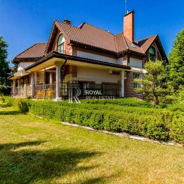 Золочівська, 11