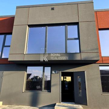 Зоряна вул., 16