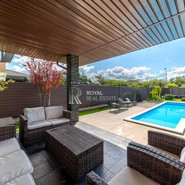 Богдана Хмельницького вул., 1