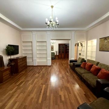 Трехкомнатные апартаменты класса люкс в центре предоставляем отчетные документы