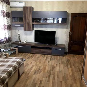 Академіка Корольова вул., 70