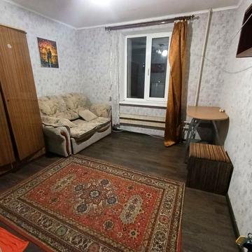 Новинка, гостинка возле метро Заводская