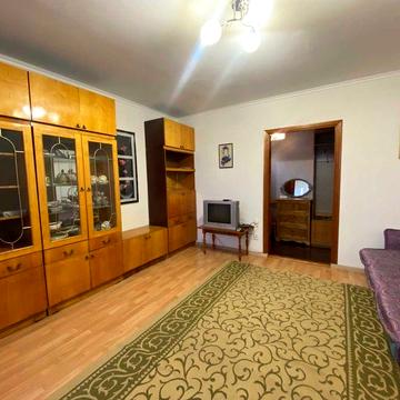 Здається трикімнатна квартира