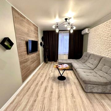 Героїв просп., 12