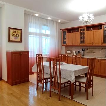 Панаса Мирного вул., 17