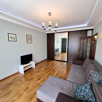 Валерія Лобановського просп. (Червонозоряний), 4-В