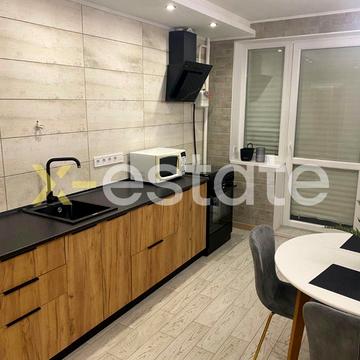 Драгоманова вул., 4