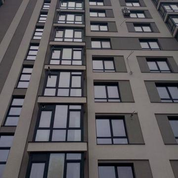 1-кімнатна в зданому будинку з частковим ремонтом ЖК Молодіжний