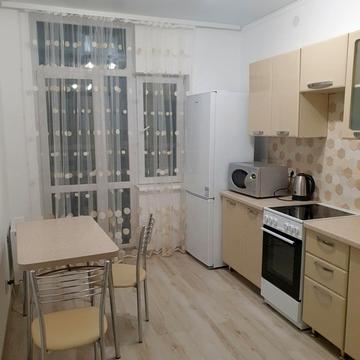 Миколи Гулака вул., 4