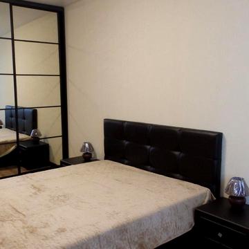 Дніпровська набережна вул., 26-Б