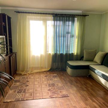 Оренда 2 кімнатної кварти в центрі міста з кухнєю студією