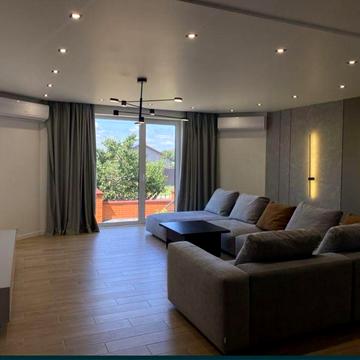 Сучасний будинок р-н Пожежної академії