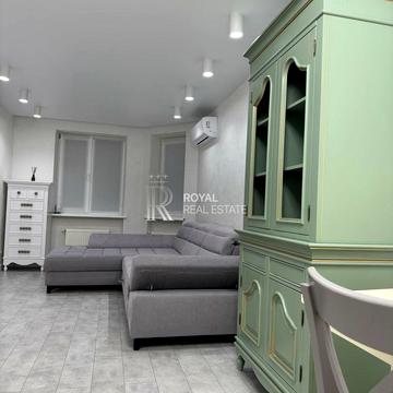 Миру вул., 50