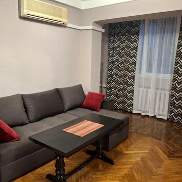 Здаеться в оренду двокімнатна. Богдана Гаврилішина 6. Метро КПИ.