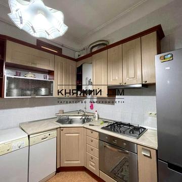 Будівельників вул., 41