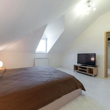 Євгена Патона, 3