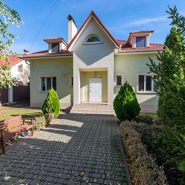 Євгена Патона, 3