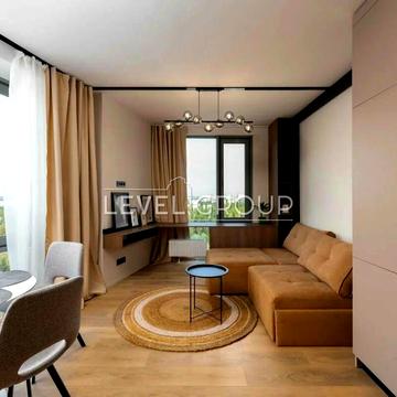 Академіка Заболотного вул., 1-Б