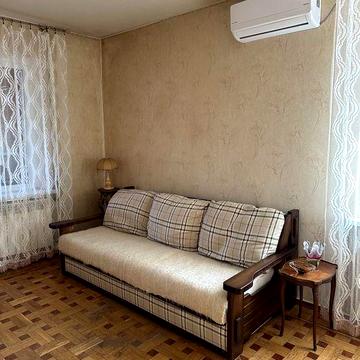 Сдам светлую уютную квартиру район Южного рынка