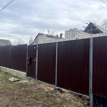 Ділянка з будинком під реконструкцію