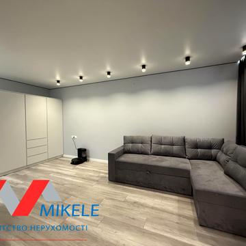 Академіка Глушкова просп., 24