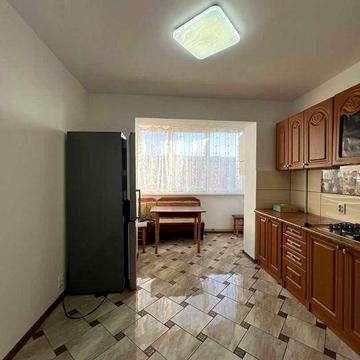 1но кімнатна з ремонтом на Леонтовича