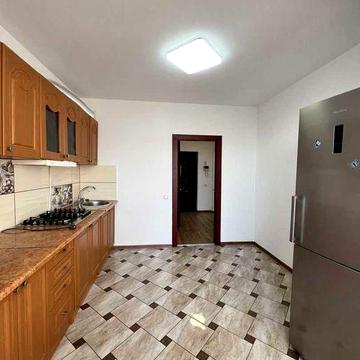 1но кімнатна з ремонтом на Леонтовича