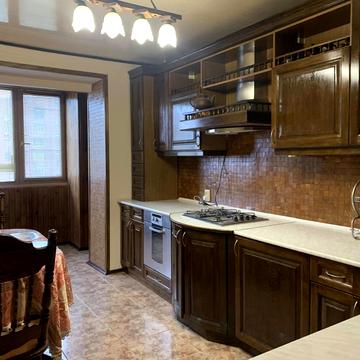 Драгоманова вул., 17