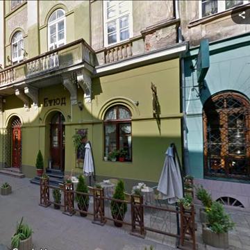 Театральна вул., 23