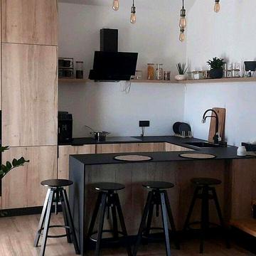 Дворівнева квартира біля озера.